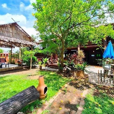 Charming Wooden Retreat With Lush Garden Villa Chiang Mai Exterior photo