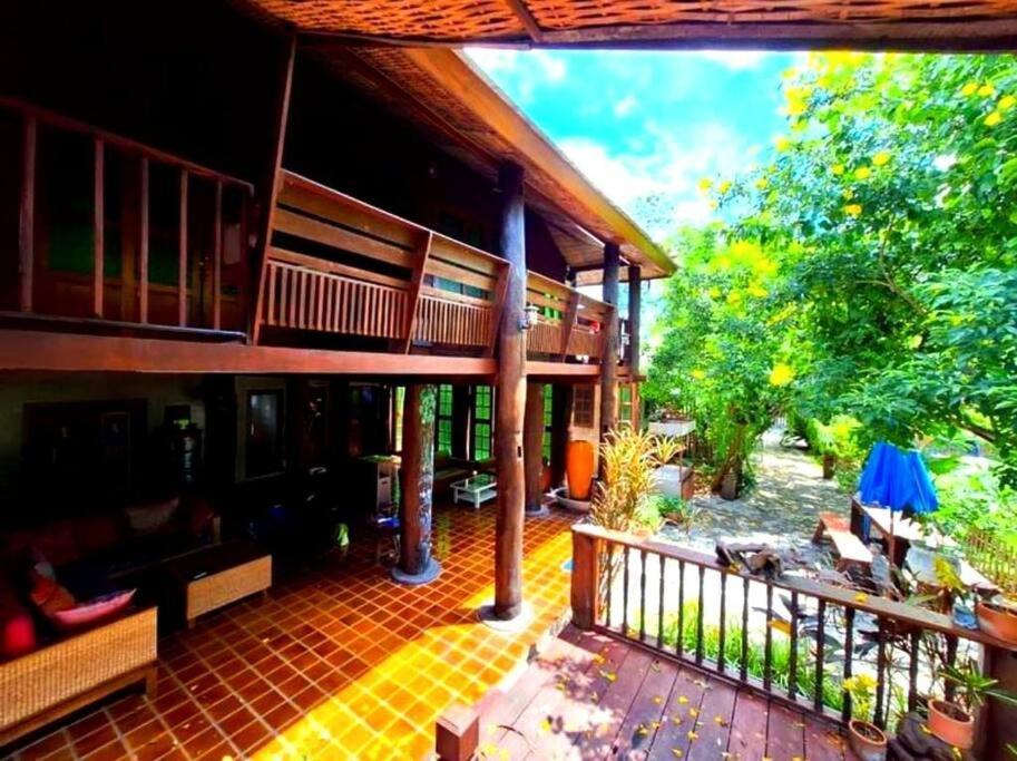 Charming Wooden Retreat With Lush Garden Villa Chiang Mai Exterior photo