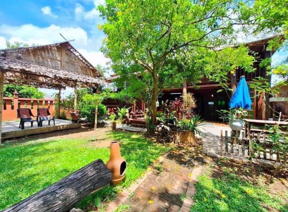 Charming Wooden Retreat With Lush Garden Villa Chiang Mai Exterior photo